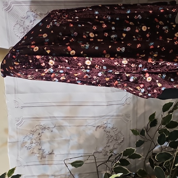 Anthropologie NWT Seen Worn Kept Floral Velvet Wine Peasant Top Medium - Picture 6 of 10